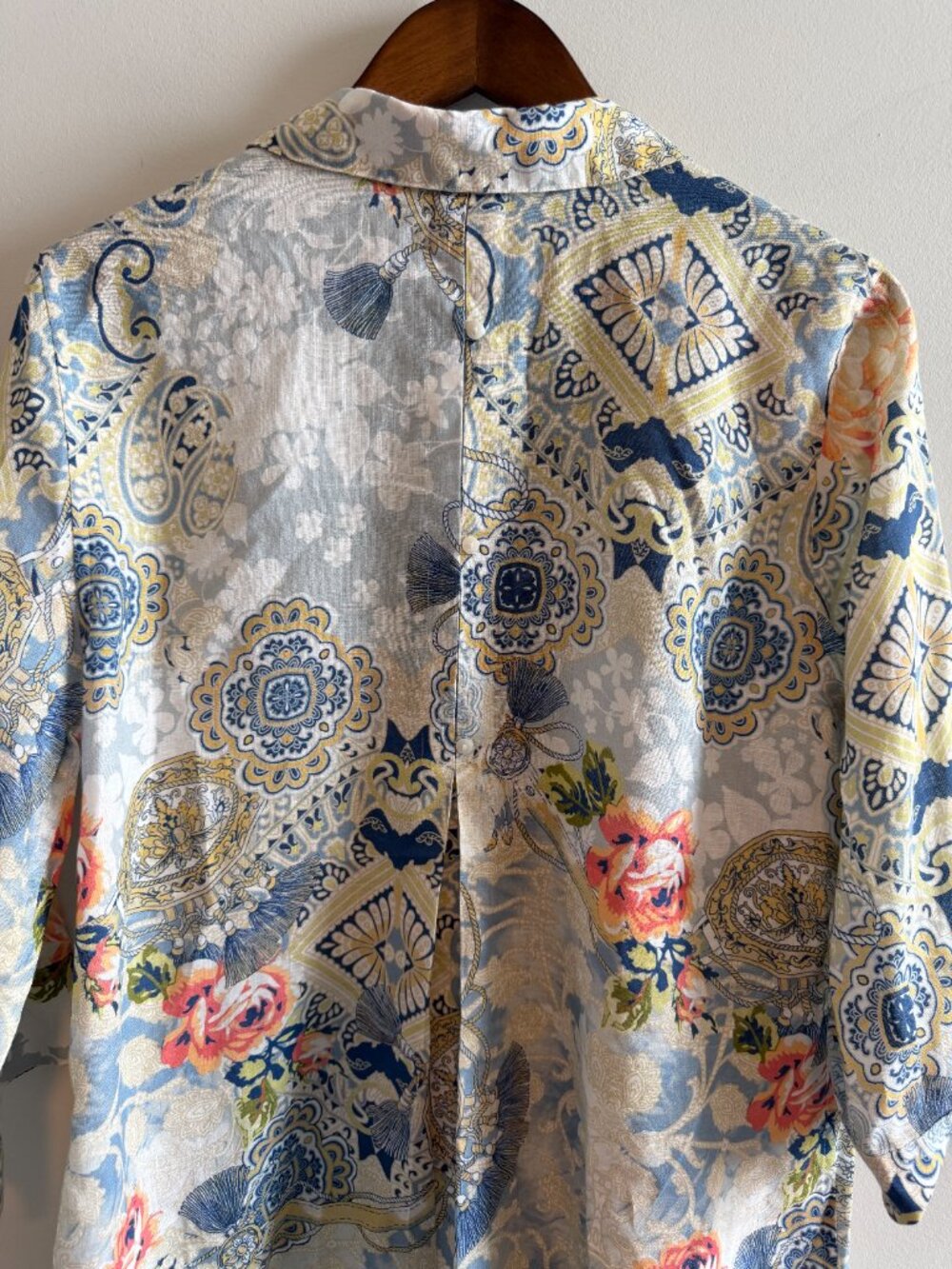 Chicos Linen Blouse Blue Floral Paisley Button Front Lightweight Summer Top SZ 1 - Picture 5 of 12